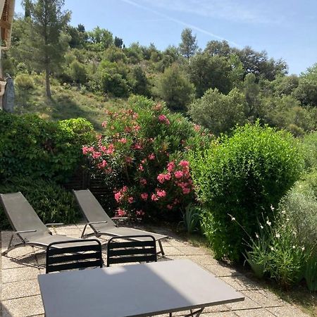 T2 Classe 2* Calme Au Coeur Du Village Provencale Greoux-les-Bains Luaran gambar