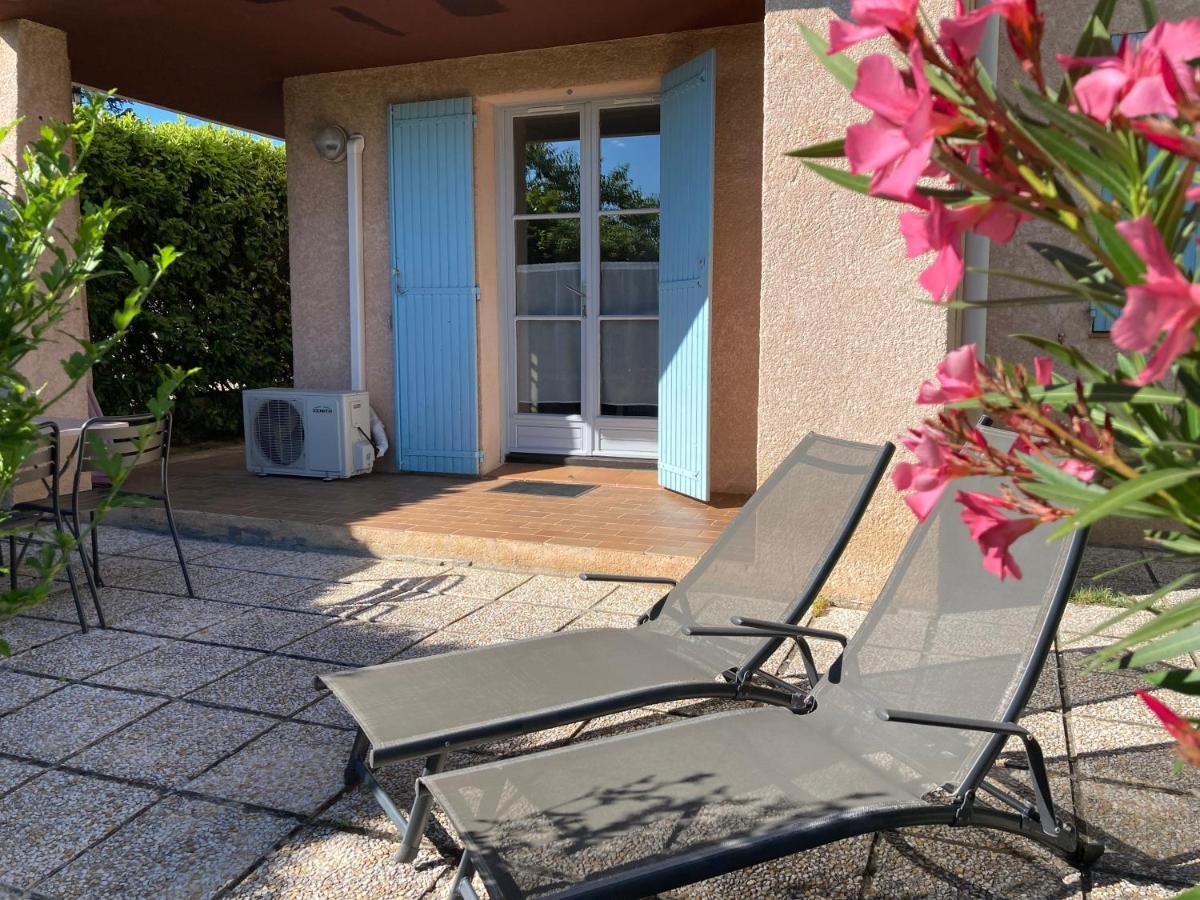 T2 Classe 2* Calme Au Coeur Du Village Provencale Greoux-les-Bains Luaran gambar