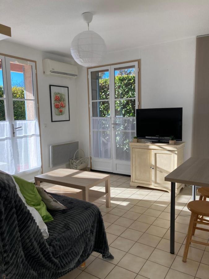 T2 Classe 2* Calme Au Coeur Du Village Provencale Greoux-les-Bains Luaran gambar