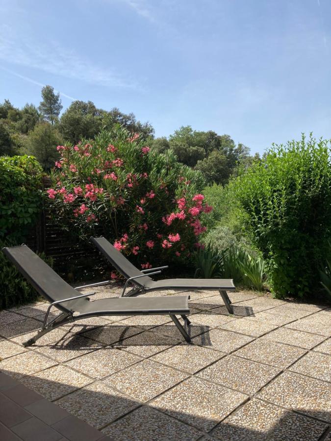 T2 Classe 2* Calme Au Coeur Du Village Provencale Greoux-les-Bains Luaran gambar